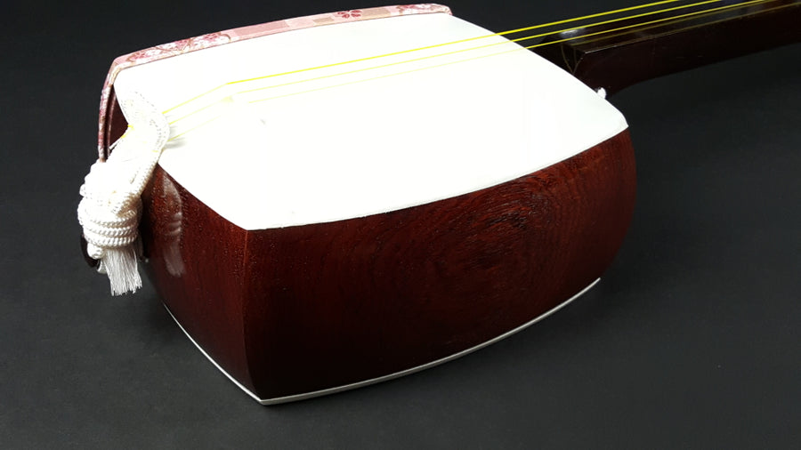 中古三味線・厳選品】民謡 紅木三味線・1.5寸短棹／子持ち綾杉胴（完成