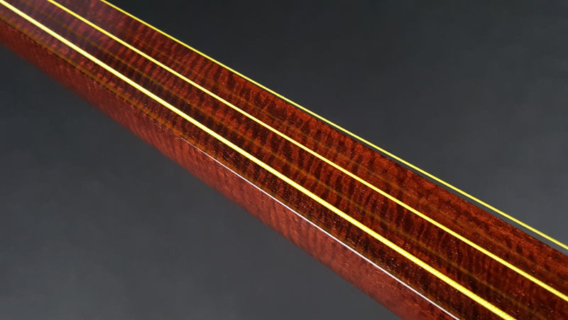 [Used shamisen, carefully selected items] Folk song Beniki shamisen, 1.5 inch short pole (completed product) WKT-TS006