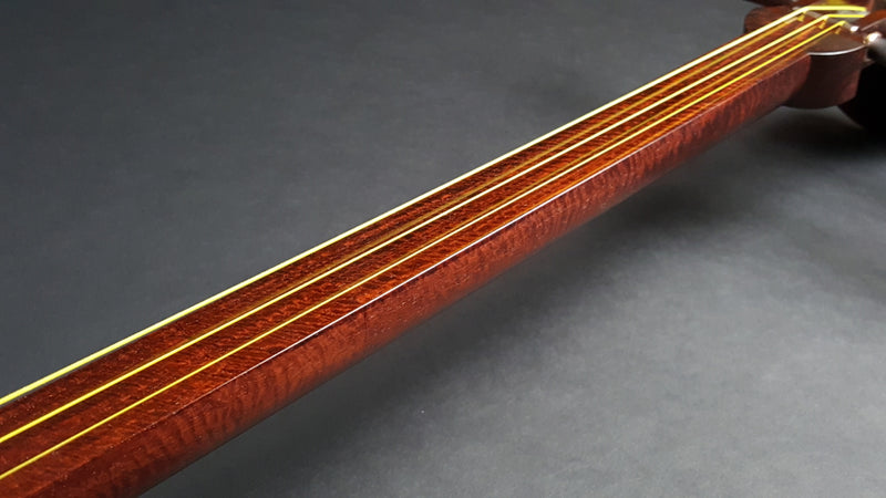 [Used shamisen, carefully selected items] Folk song Beniki shamisen, 1.5 inch short pole (completed product) WKT-TS006