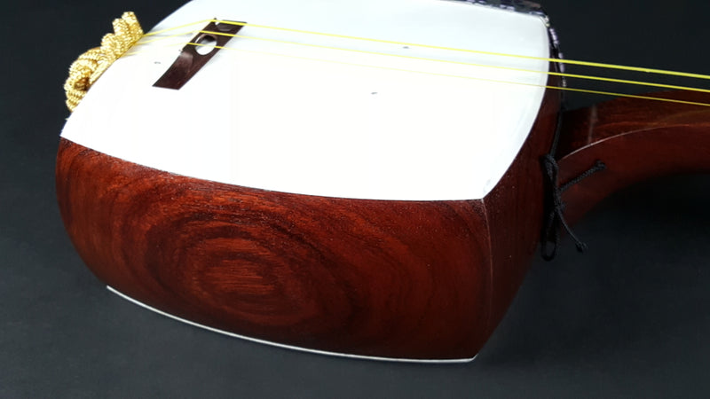 [Used shamisen, carefully selected items] Folk song Beniki shamisen, 1.5 inch short pole (completed product) WKT-TS006