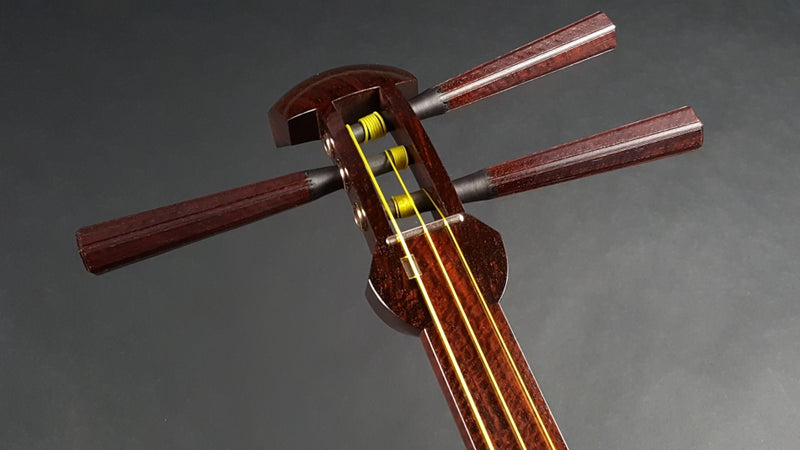 [Used shamisen, carefully selected items] Folk song Beniki shamisen, 1.5 inch short pole (completed product) WKT-TS006