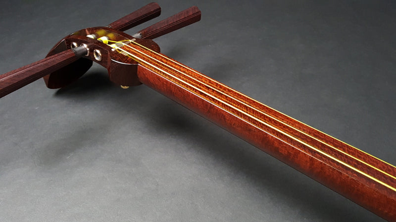 [Used shamisen, carefully selected items] Folk song Beniki shamisen, 1.5 inch short pole (completed product) WKT-TS006