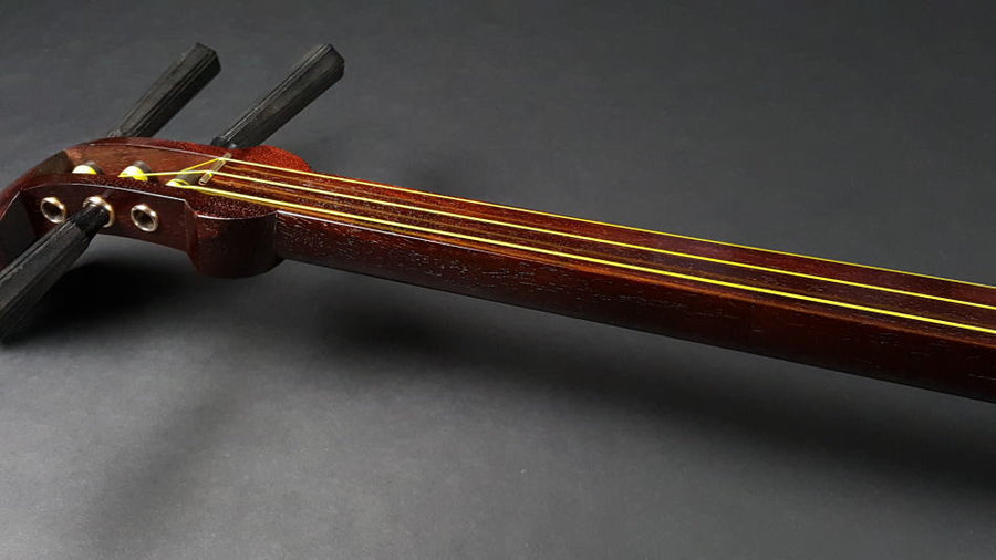 中古三味線・厳選品】地唄紅木三味線・子持ち綾杉胴付（完成品）WKT