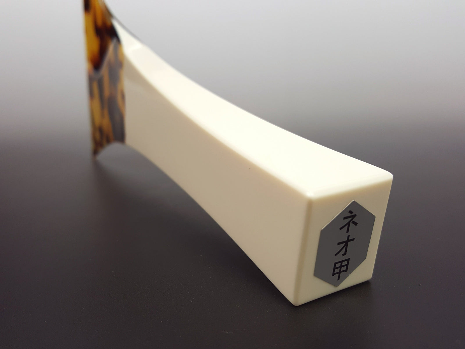 【本日特価】 三味線用・撥】鼈甲調撥neo（津軽三味線用） 和楽器市場·新館 | 和楽器